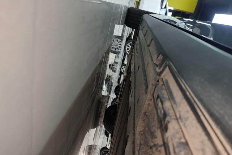 Used BYD Qin L 2025 DM-i Smart Drive 120KM Superior Model Left Side Sill