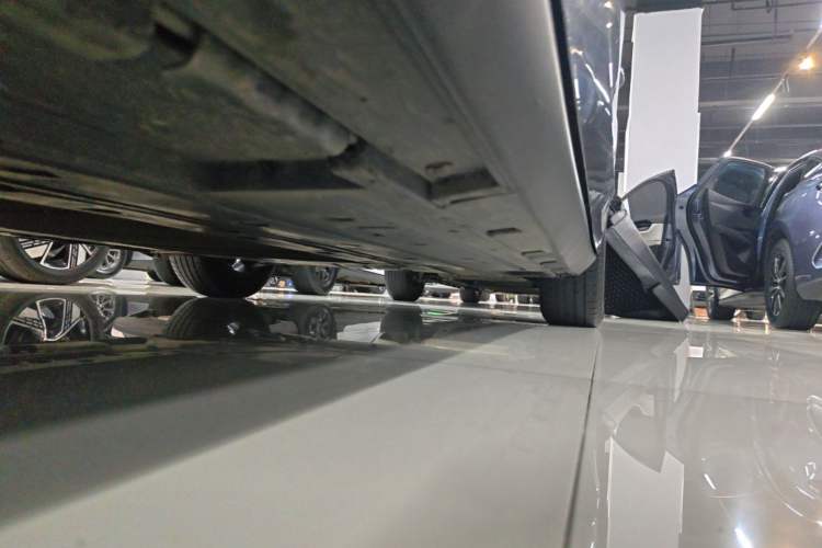 Used BYD Qin L 2025 DM-i Smart Drive 80KM Leading Model Left Side Sill