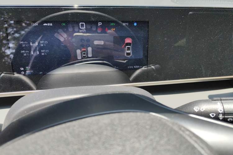 Used BYD Qin L 2025 DM-i Smart Drive 80KM Superior Model Odometer Close Up