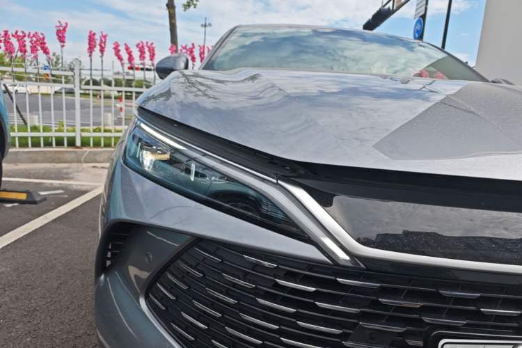 Used BYD Qin L 2025 DM-i Smart Drive 120KM Leading Model Right Front Headlight
