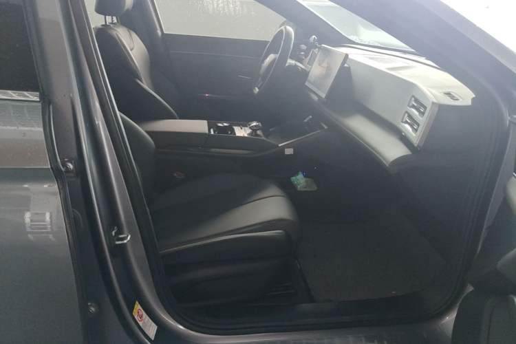 Used BYD Qin L 2025 DM-i Smart Drive 80KM Leading Model Right Front Seat