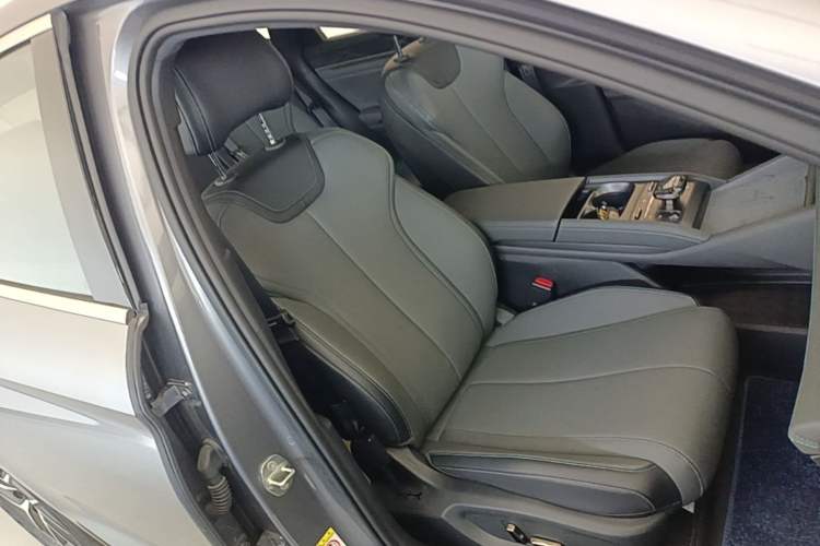 Used BYD Qin L 2025 DM-i Smart Drive 120KM Superior Model Right Front Seat