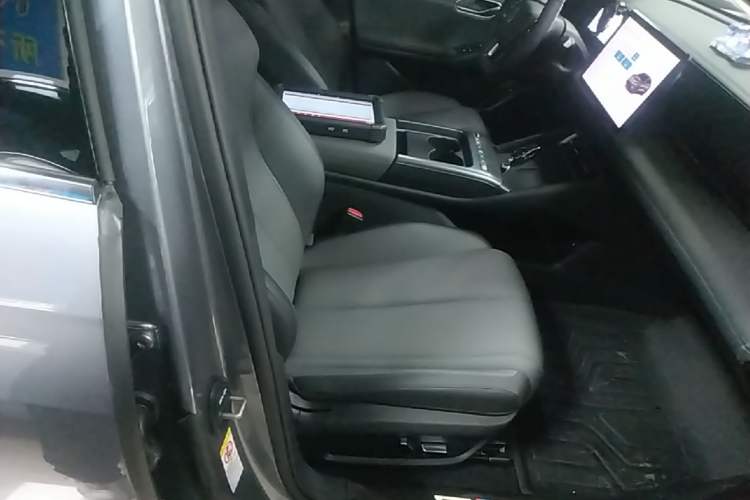 Used BYD Qin L 2025 EV 545KM Beyond Version Right Front Seat