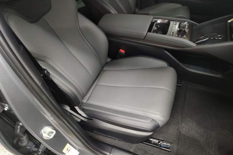 Used BYD Qin L 2025 DM-i Smart Drive 80KM Leading Model Right Front Seat
