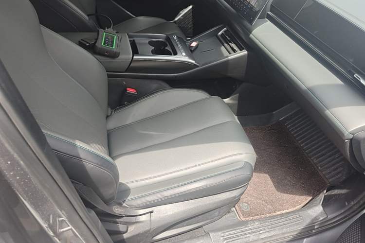 Used BYD Qin L 2025 EV 470KM Leading Edition Right Front Seat