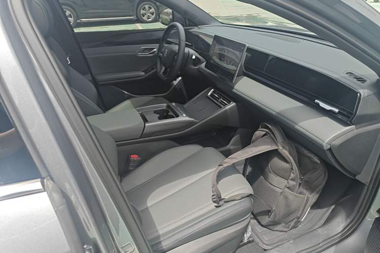 Used BYD Qin L 2025 EV 470KM Leading Edition Right Front Seat