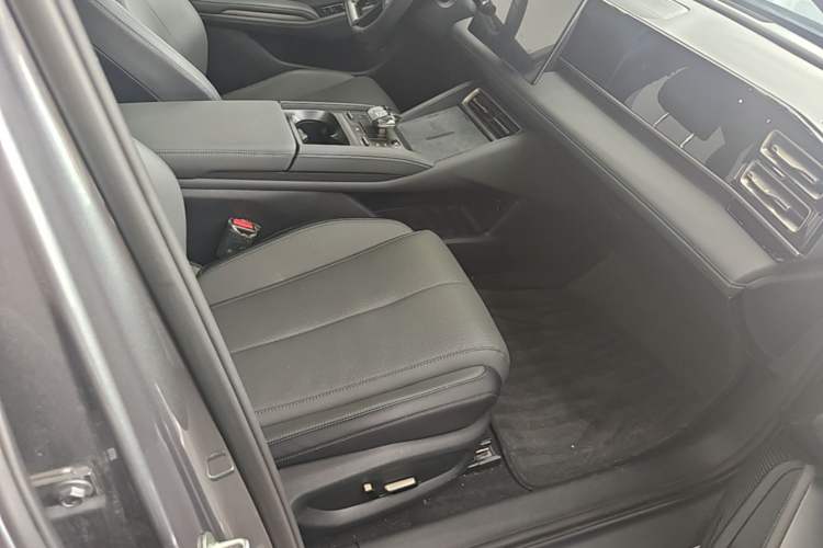 Used BYD Qin L 2025 DM-i Smart Drive 120KM Superior Model Right Front Seat