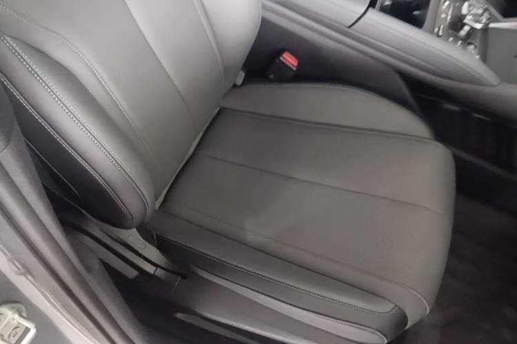 Used BYD Qin L 2025 DM-i Smart Drive 120KM Leading Model Right Front Seat