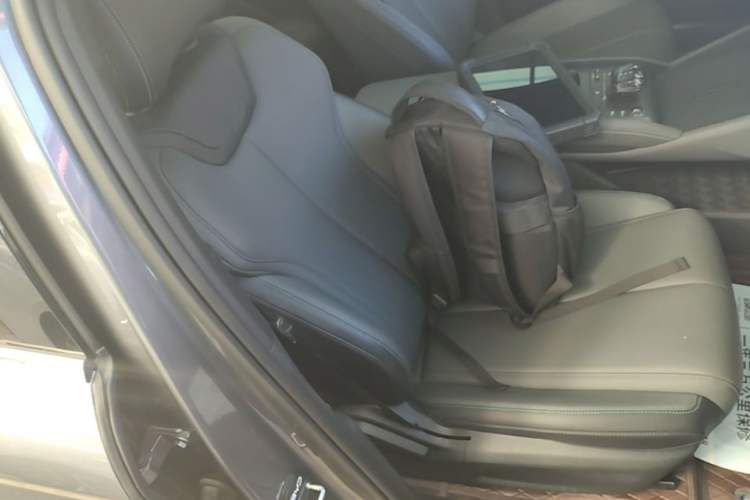 Used BYD Qin L 2025 DM-i Smart Drive 120KM Leading Model Right Front Seat