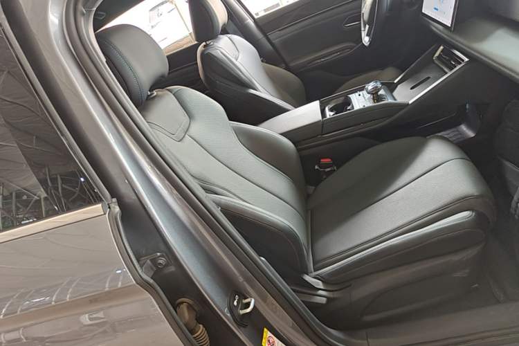 Used BYD Qin L 2025 DM-i Smart Drive 80KM Leading Model Right Front Seat