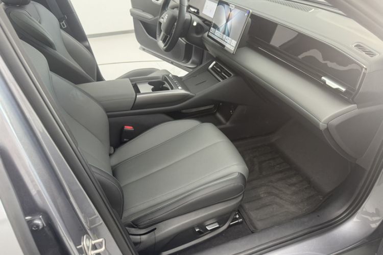 Used BYD Qin L 2025 EV 545KM Beyond Version Right Front Seat