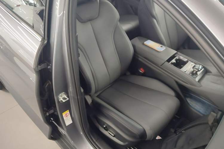 Used BYD Qin L 2025 DM-i Smart Drive 120KM Superior Model Right Front Seat