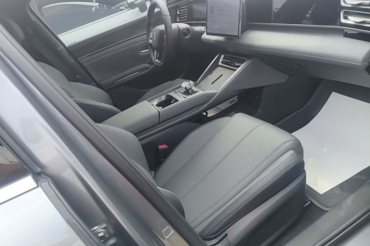 Used BYD Qin L 2025 DM-i Smart Drive 80KM Leading Model Right Front Seat