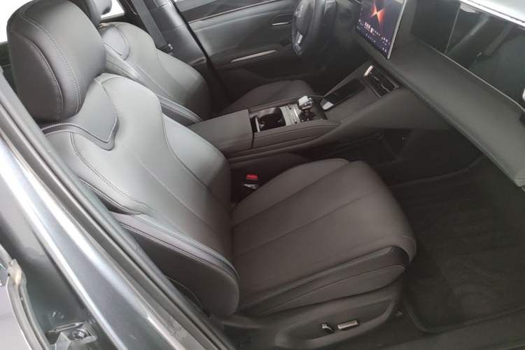 Used BYD Qin L 2025 DM-i Smart Drive 120KM Superior Model Right Front Seat