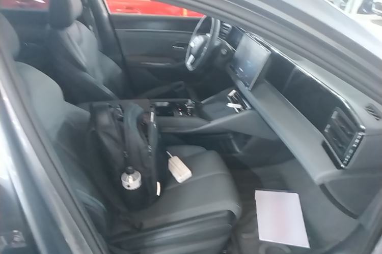 Used BYD Qin L 2025 DM-i Smart Drive 80KM Leading Model Right Front Seat