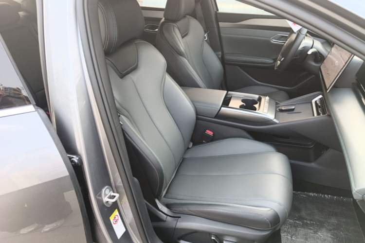 Used BYD Qin L 2025 EV 545KM Beyond Version Right Front Seat