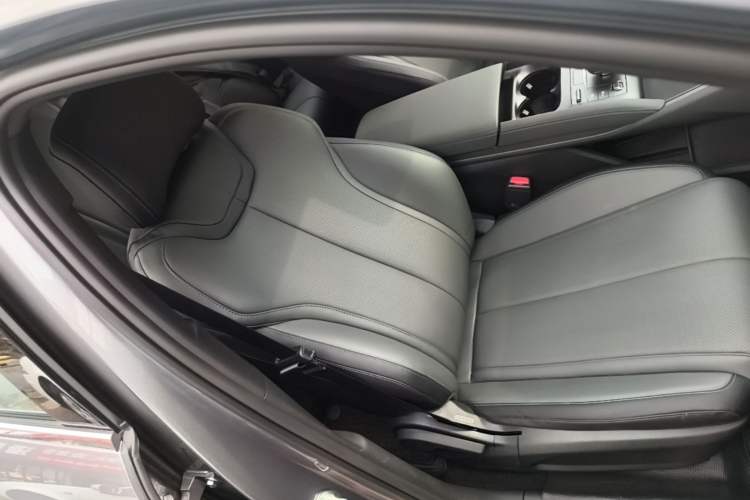 Used BYD Qin L 2025 DM-i Smart Drive 80KM Leading Model Right Front Seat