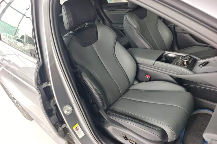 Used BYD Qin L 2025 DM-i Smart Drive 120KM Superior Model Right Front Seat