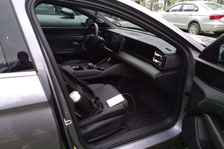 Used BYD Qin L 2025 DM-i Smart Drive 120KM Leading Model Right Front Seat