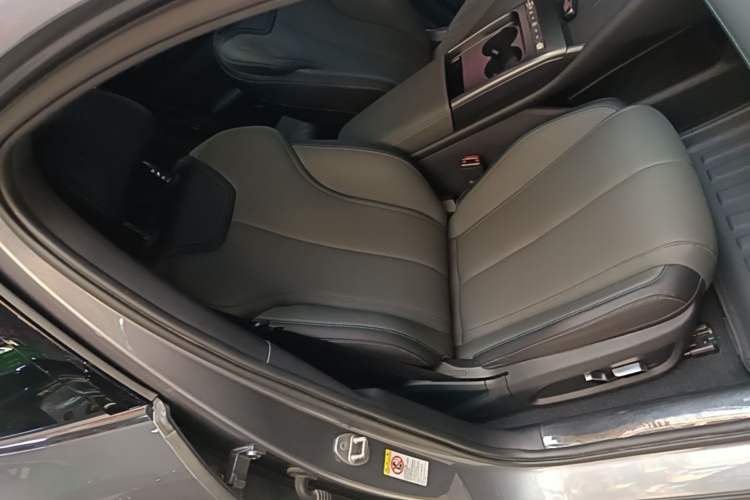 Used BYD Qin L 2025 EV 545KM Beyond Version Right Front Seat