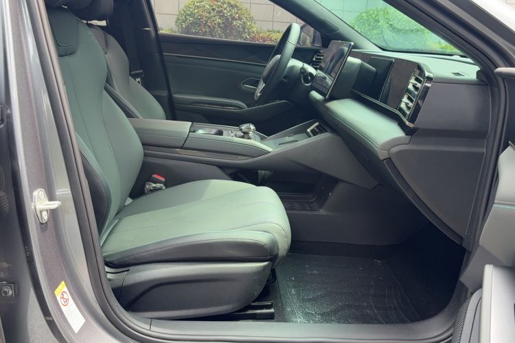 Used BYD Qin L 2025 DM-i Smart Drive 80KM Leading Model Right Front Seat