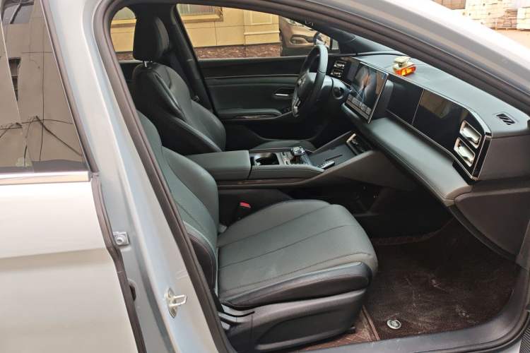Used BYD Qin L 2025 DM-i Smart Drive 80KM Leading Model Right Front Seat