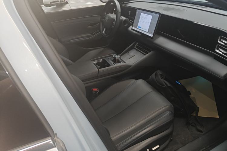 Used BYD Qin L 2025 DM-i Smart Drive 120KM Superior Model Right Front Seat