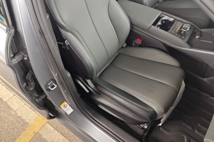 Used BYD Qin L 2025 DM-i Smart Drive 80KM Leading Model Right Front Seat