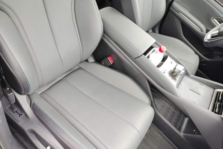 Used BYD Qin L 2025 DM-i Smart Drive 120KM Superior Model Right Front Seat
