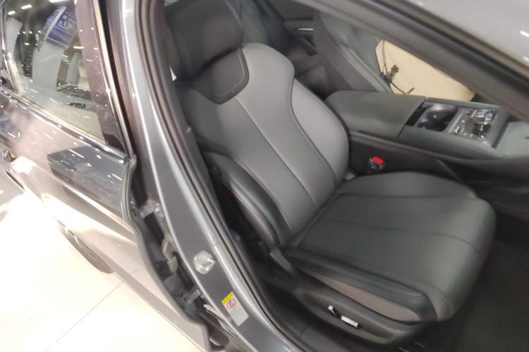 Used BYD Qin L 2025 DM-i Smart Drive 120KM Superior Model Right Front Seat