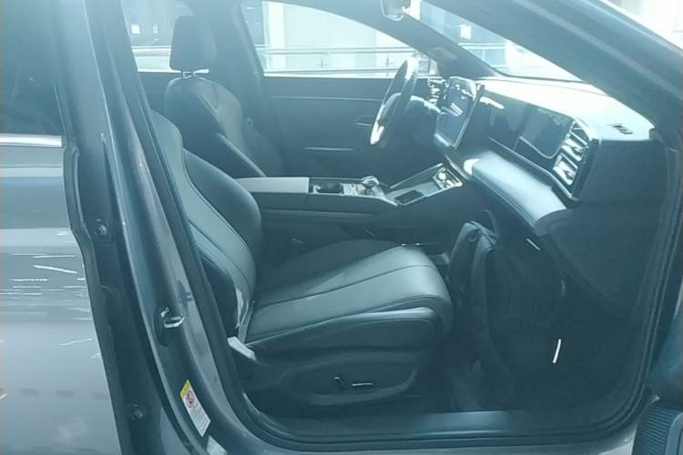 Used BYD Qin L 2025 DM-i Smart Drive 120KM Superior Model Right Front Seat