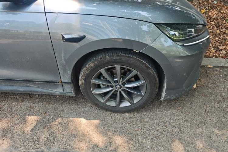 Used BYD Qin L 2025 EV 470KM Leading Edition Right Front Wheel Hub