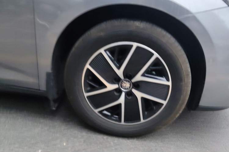 Used BYD Qin L 2025 DM-i Smart Drive 120KM Leading Model Right Front Wheel Hub