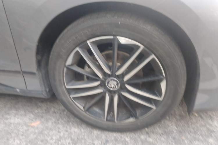 Used BYD Qin L 2025 EV 545KM Excellence Edition Right Front Wheel Hub