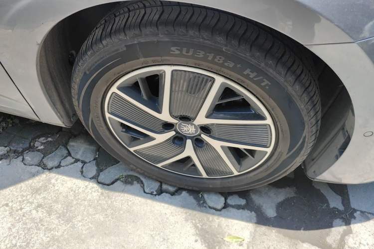 Used BYD Qin L 2025 DM-i Smart Drive 80KM Superior Model Right Front Wheel Hub