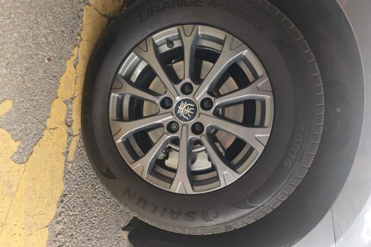 Used BYD Qin L 2025 DM-i Smart Drive 80KM Leading Model Right Front Wheel Hub