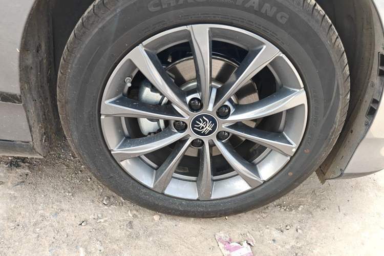 Used BYD Qin L 2025 EV 470KM Leading Edition Right Front Wheel Hub