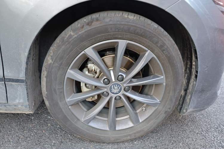 Used BYD Qin L 2025 EV 470KM Leading Edition Right Front Wheel Hub