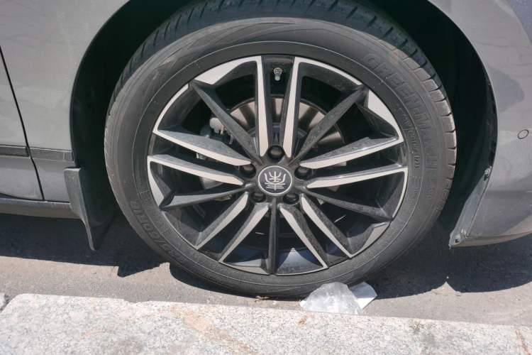 Used BYD Qin L 2025 EV 545KM Excellence Edition Right Front Wheel Hub