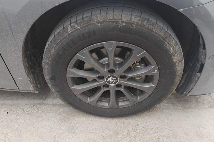 Used BYD Qin L 2025 DM-i Smart Drive 80KM Leading Model Right Front Wheel Hub