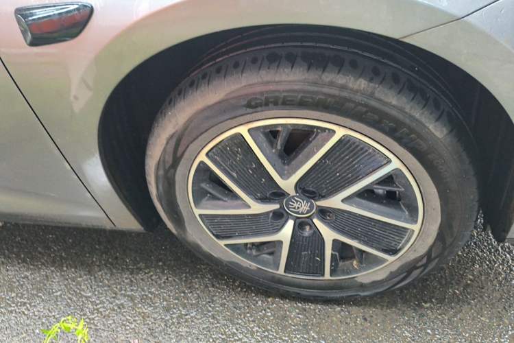 Used BYD Qin L 2025 DM-i Smart Drive 120KM Leading Model Right Front Wheel Hub