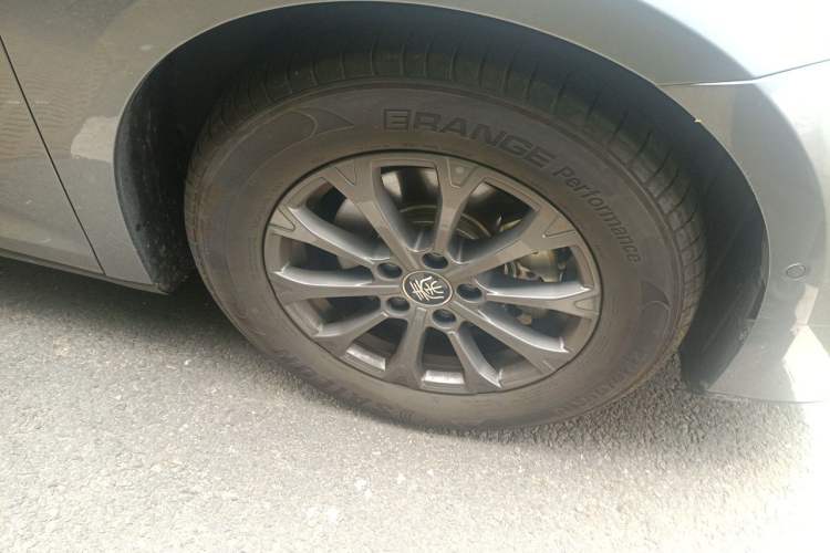 Used BYD Qin L 2025 DM-i Smart Drive 80KM Leading Model Right Front Wheel Hub
