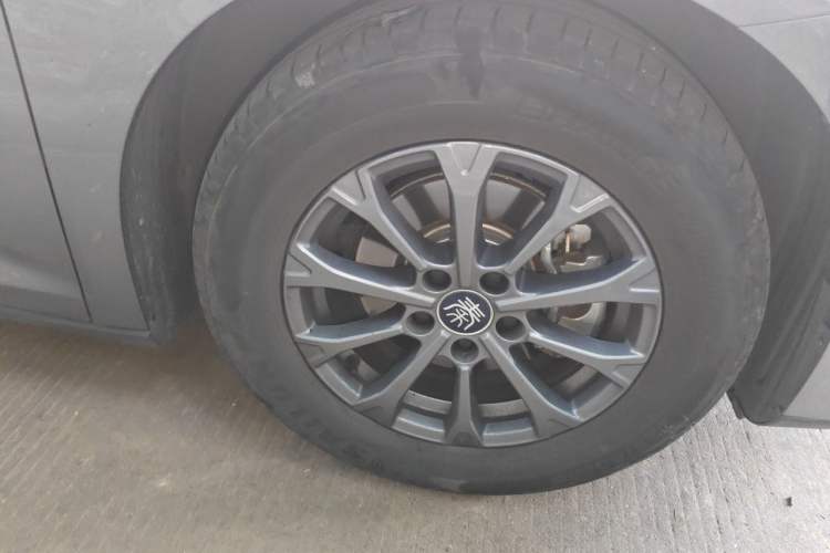 Used BYD Qin L 2025 DM-i Smart Drive 80KM Leading Model Right Front Wheel Hub