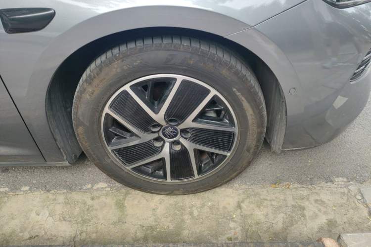 Used BYD Qin L 2025 DM-i Smart Drive 80KM Superior Model Right Front Wheel Hub