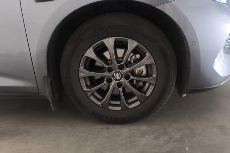 Used BYD Qin L 2025 DM-i Smart Drive 80KM Leading Model Right Front Wheel Hub