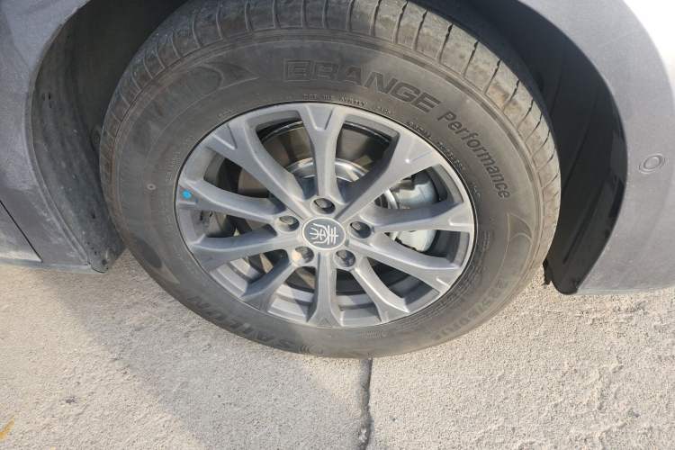 Used BYD Qin L 2025 DM-i Smart Drive 80KM Leading Model Right Front Wheel Hub