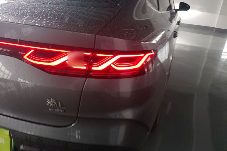 Used BYD Qin L 2025 DM-i Smart Drive 80KM Leading Model Right Rear Taillight