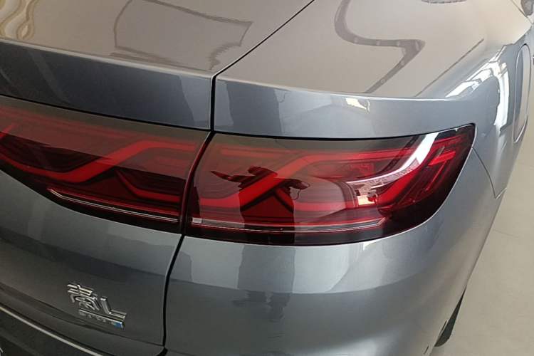 Used BYD Qin L 2025 DM-i Smart Drive 120KM Superior Model Right Rear Taillight