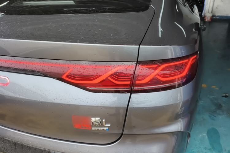 Used BYD Qin L 2025 DM-i Smart Drive 80KM Leading Model Right Rear Taillight
