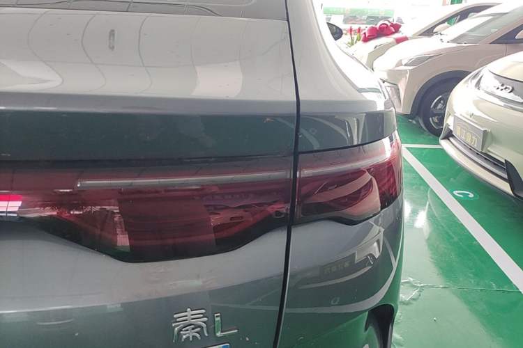 Used BYD Qin L 2025 EV 470KM Leading Edition Right Rear Taillight